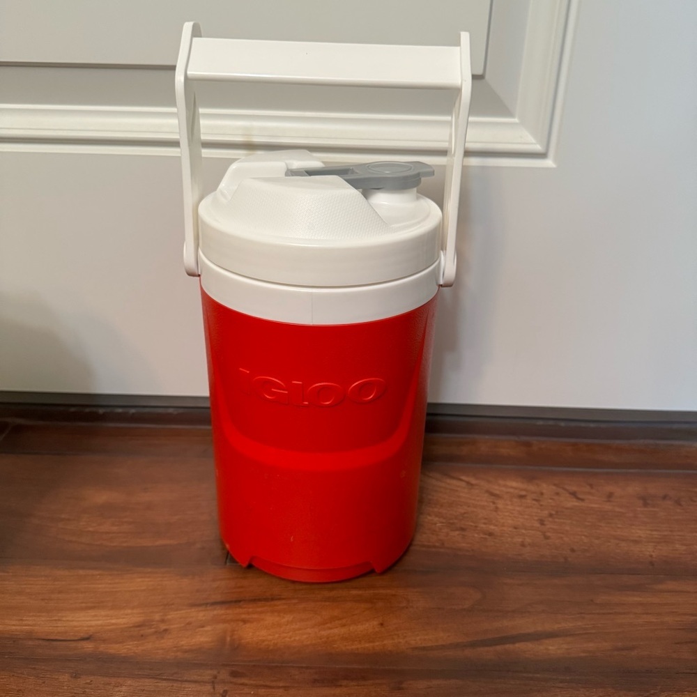 Igloo Red Water Jug‎